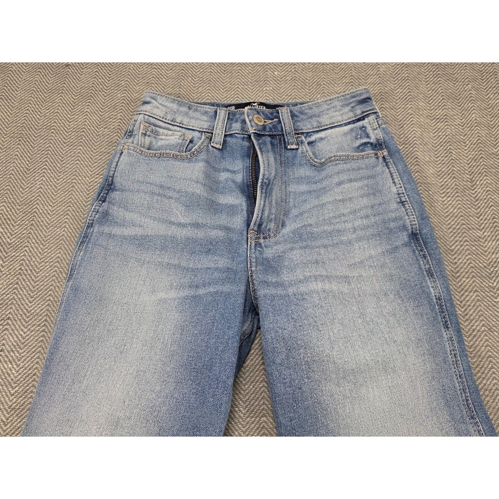 Hollister California Ultra High Rise Mom Jean W23 L27 Light Distressed Raw Hem - Picture 3 of 6